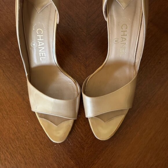 Chanel CC Logo Pearly Gold Patent Leather Cut Out Open Toe Pumps US 9 EU 40 - Picture 7 of 9